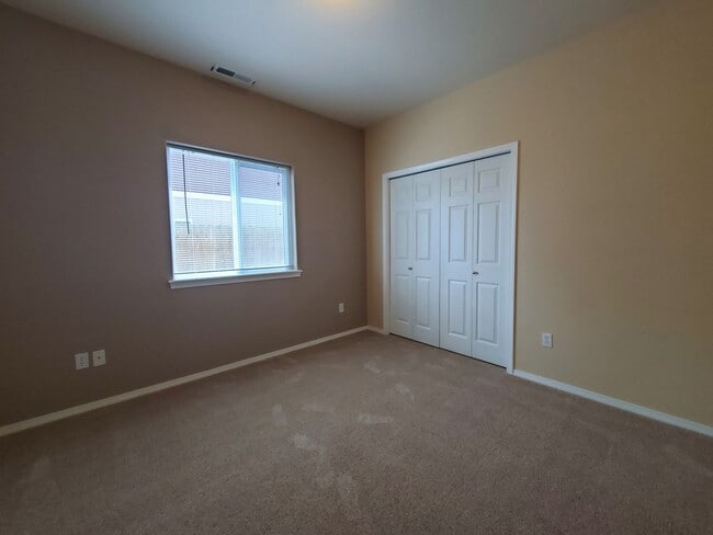 Building Photo - 1506 Desert Springs Ave