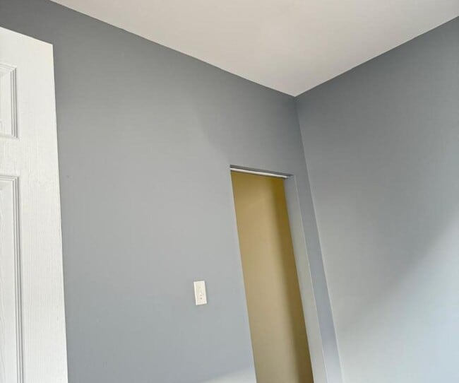 Building Photo - 1348 S Fairfield Ave