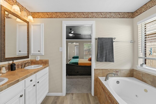 Building Photo - 14526 Chestnut Falls Dr