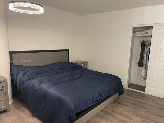 Building Photo - 3725 S Ocean Dr