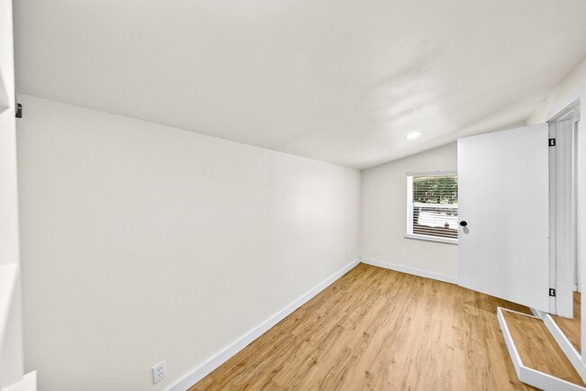 Building Photo - 612 Tanglewood Ln