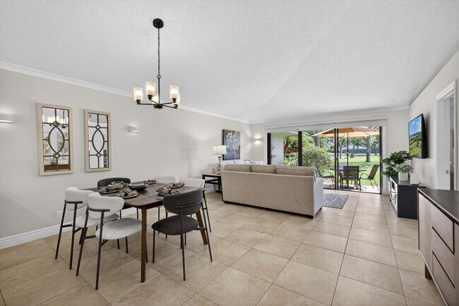 Building Photo - 119 Club Dr