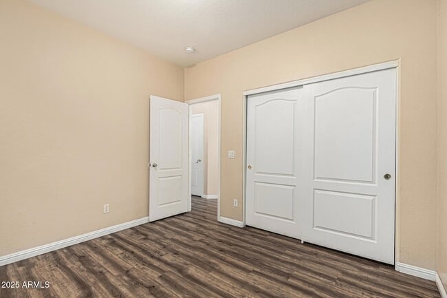 Building Photo - 6918 S 37th Dr