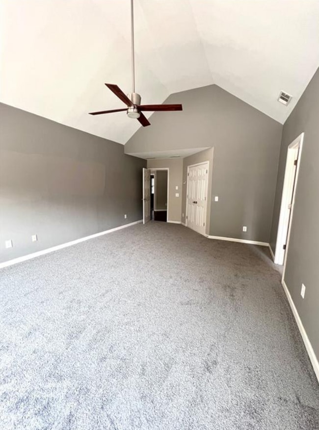Building Photo - 145 Shoreline Walk