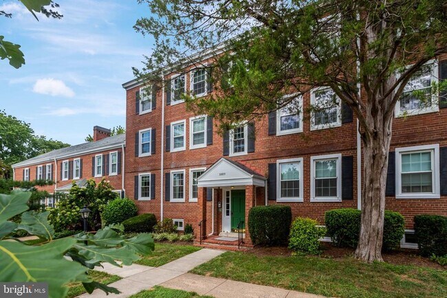 Building Photo - 2883 S Abingdon St