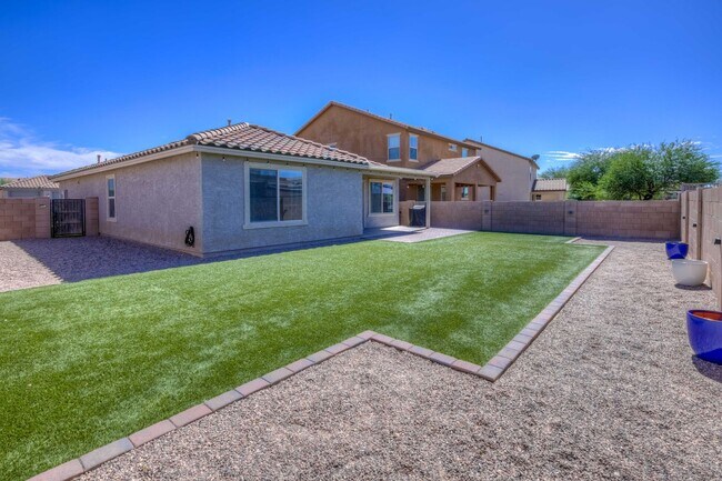 Building Photo - Welcome to this charming 3 bedroom, 2 bath...