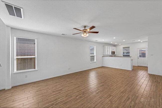 Building Photo - 31319 Whitfield Ct
