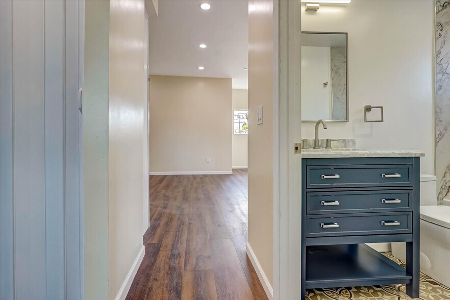 Building Photo - 17095 Kingsbury St