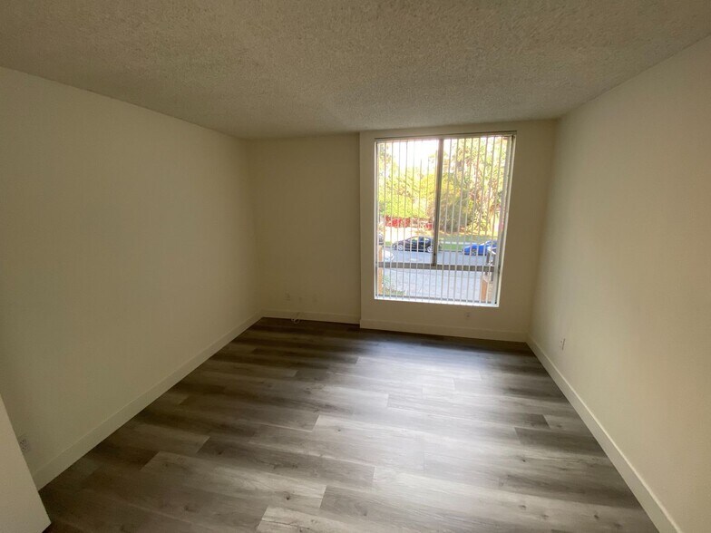 Building Photo - 3715 S Canfield Ave