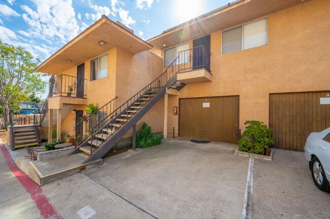 Primary Photo - Chula Vista Large Upstairs 1 Bed / 1 ba. R...