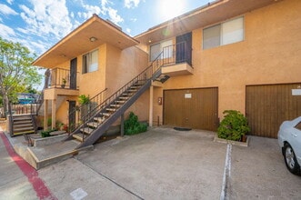 Building Photo - Chula Vista Large Upstairs 1 Bed / 1 ba. R...