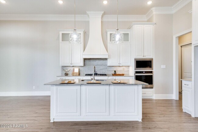 Building Photo - 315 San Marcos Dr