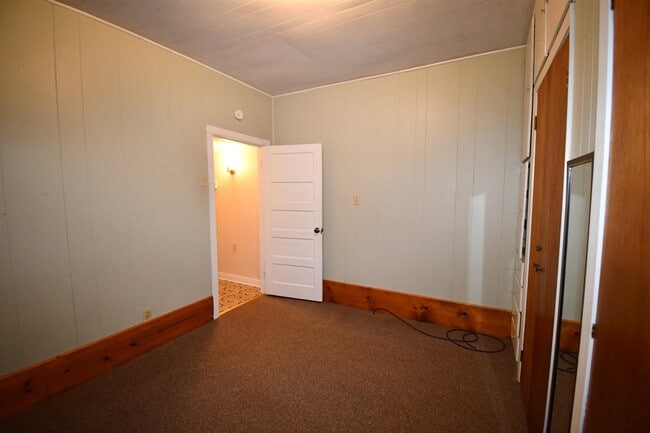 Building Photo - 929 John Stine Rd