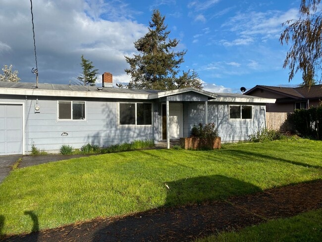 Building Photo - Modern 3 Bedroom Home near Auburn Elementary with Double Garage