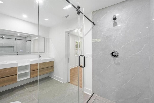 Building Photo - 2353 Clarissa Dr NW