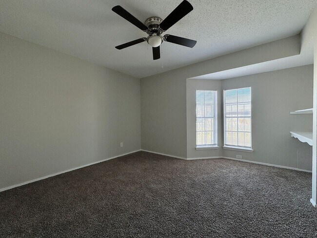 Building Photo - 10200 Galahad Way