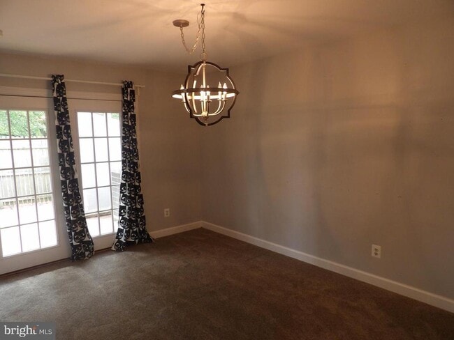 Building Photo - 413 Forest Ct