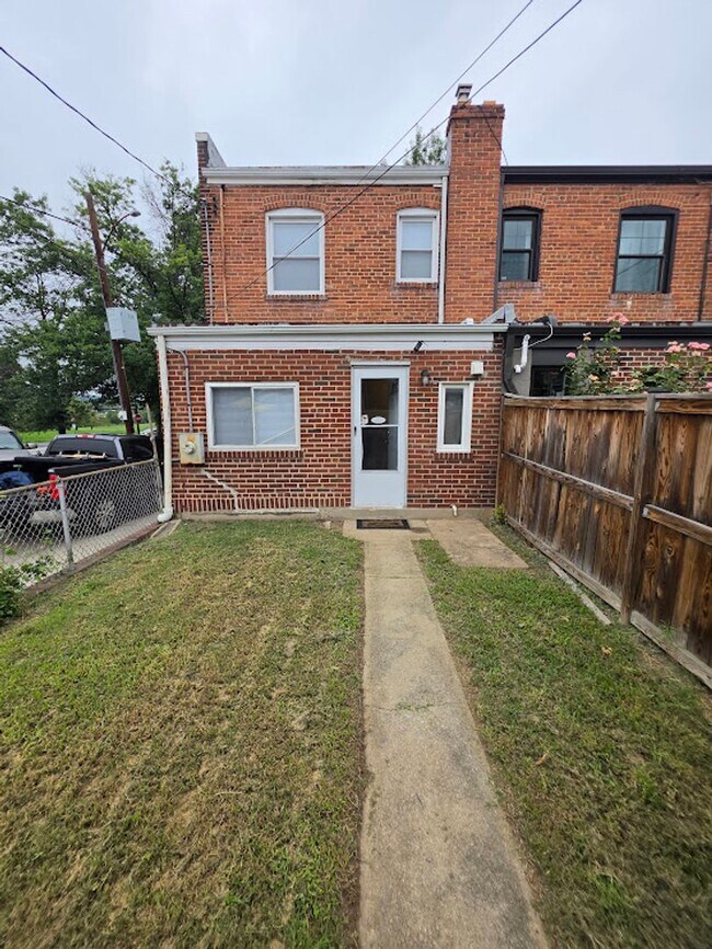 Building Photo - 3311 Clay Pl NE