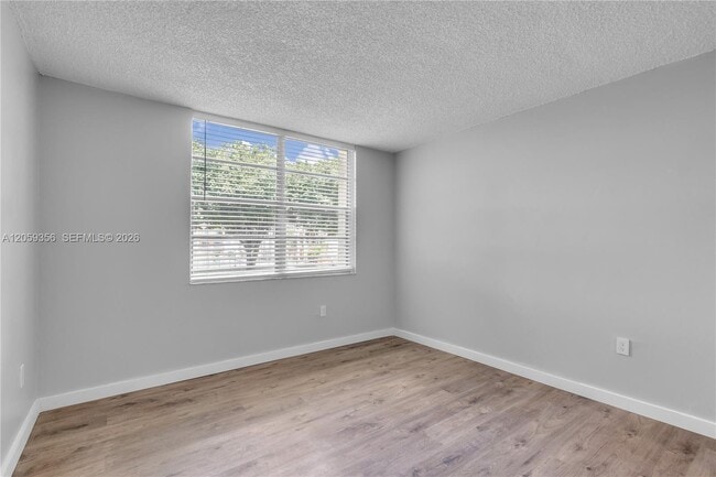Building Photo - 9320 Fontainebleau Blvd