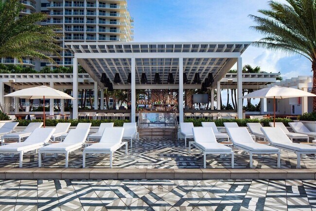 Building Photo - 3101 Bayshore Dr