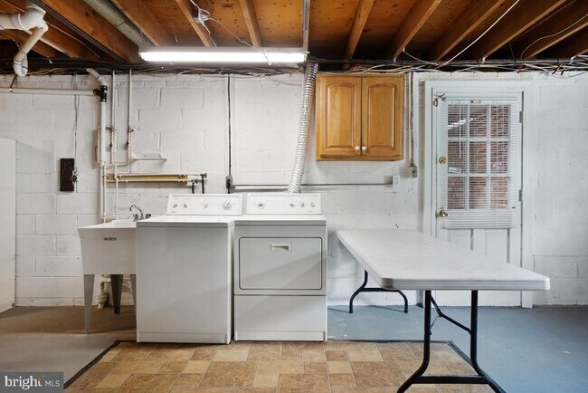 Building Photo - 12027 Devilwood Dr