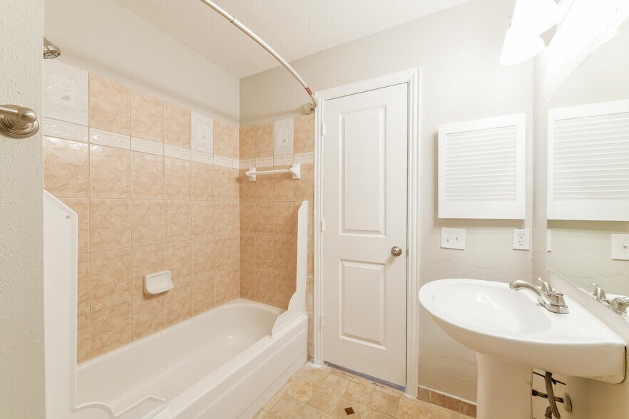 Building Photo - 17422 Lobo Trail