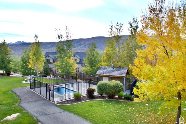 Building Photo - 3521 N Fox Run Dr