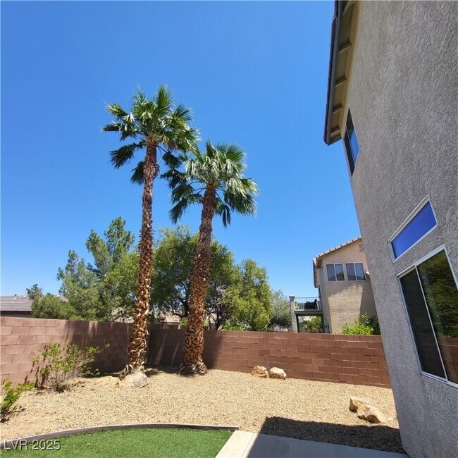 Building Photo - 1720 Flores Ln