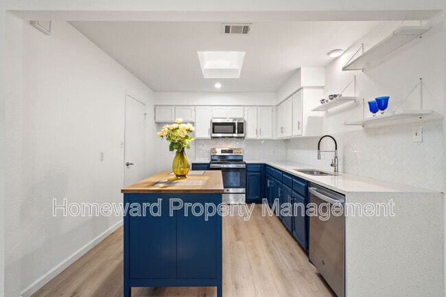 Building Photo - 1401 Landmark Ct