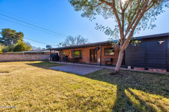 Building Photo - 1940 E Rancho Dr