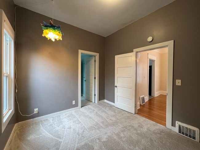 Building Photo - 5511 Brooklyn Ave NE