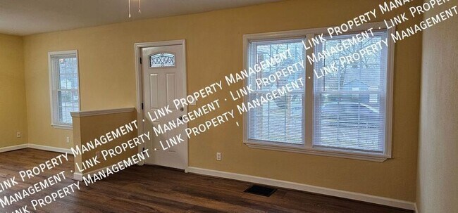 Building Photo - DON'T MISS this Remodeled 2 bedroom conven...