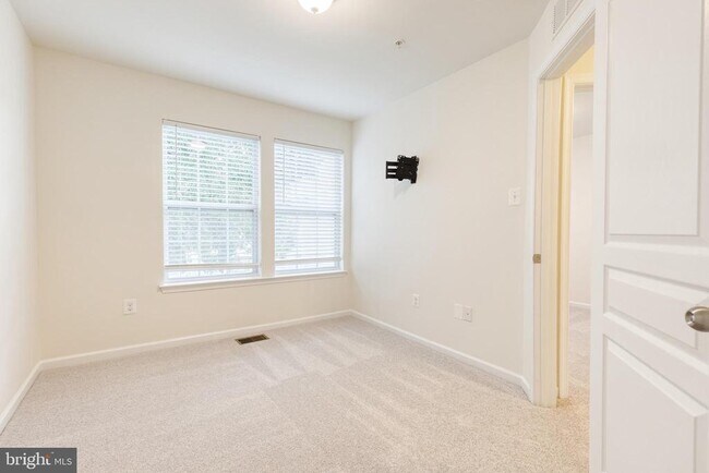 Building Photo - 1308 Ray Ln