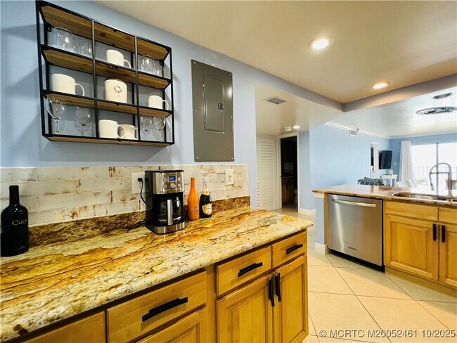 Building Photo - 9400 S Ocean Dr