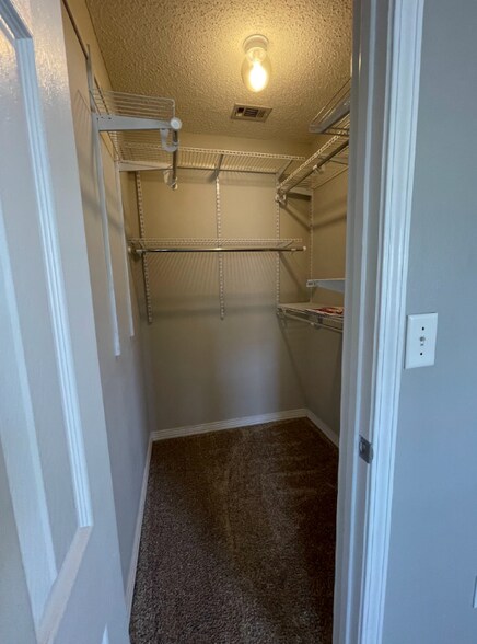 Building Photo - 447 Apple Dr