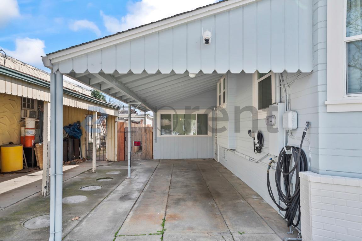 Building Photo - 1337 Acacia St