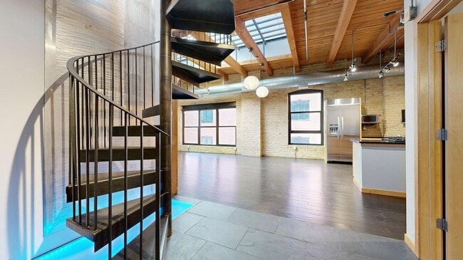 Building Photo - 607 Washington Ave S