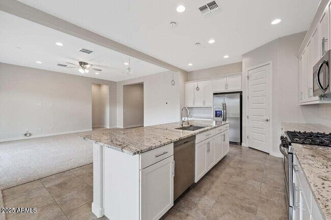 Building Photo - 9749 E Tahoe Ave