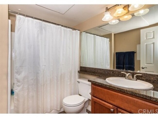 Building Photo - RB 1 Br 1 Bath Granite Kitchen Luxury Condo $2400 Avail July 1st