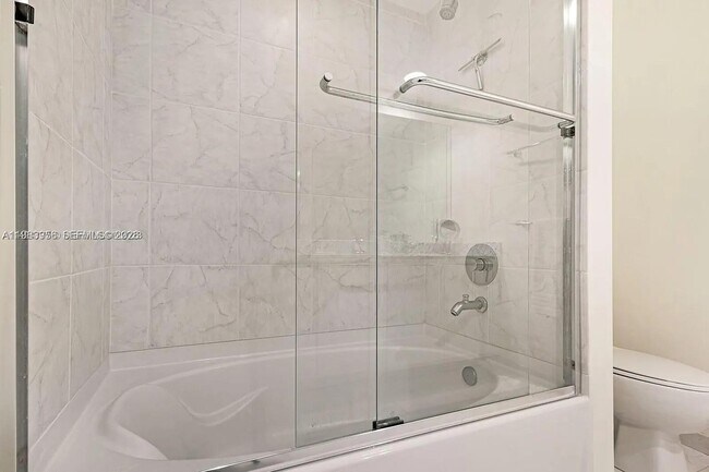 Building Photo - 950 Brickell Bay Dr