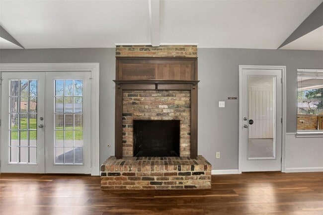 Building Photo - 25802 Maplewood Dr