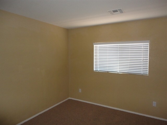 Building Photo - 1054 S Clancy