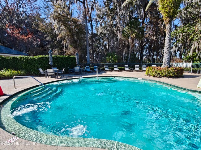 Building Photo - 1563 Lakeway Dr