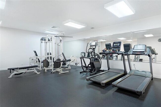 Building Photo - 117 Gardens Dr