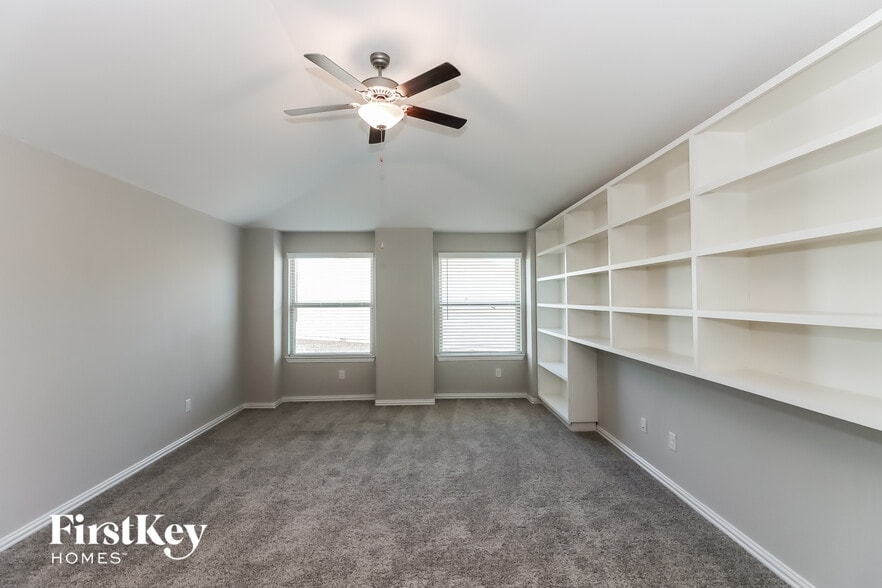 Building Photo - 6406 Wolf Run Dr