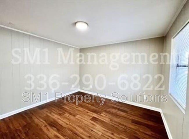 Building Photo - 1708 Green Oaks Dr SE