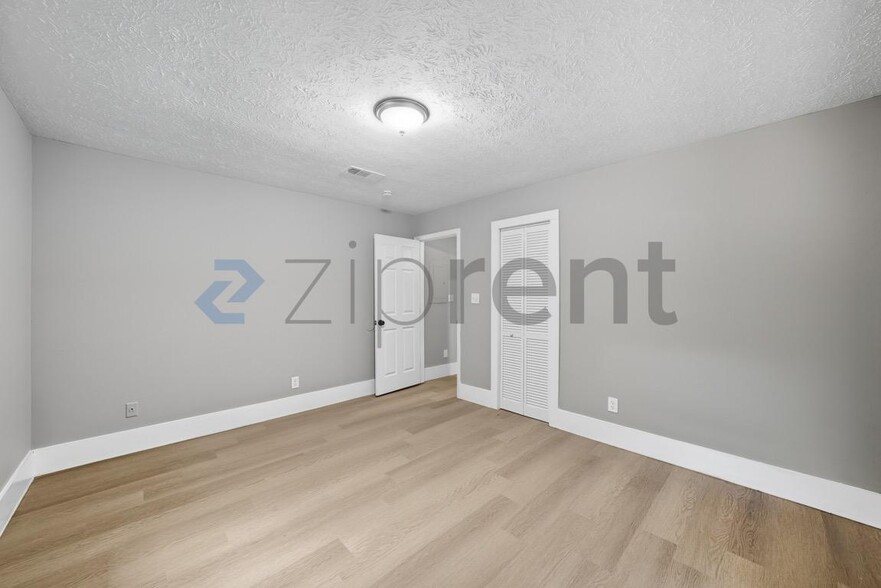 Building Photo - Unit A