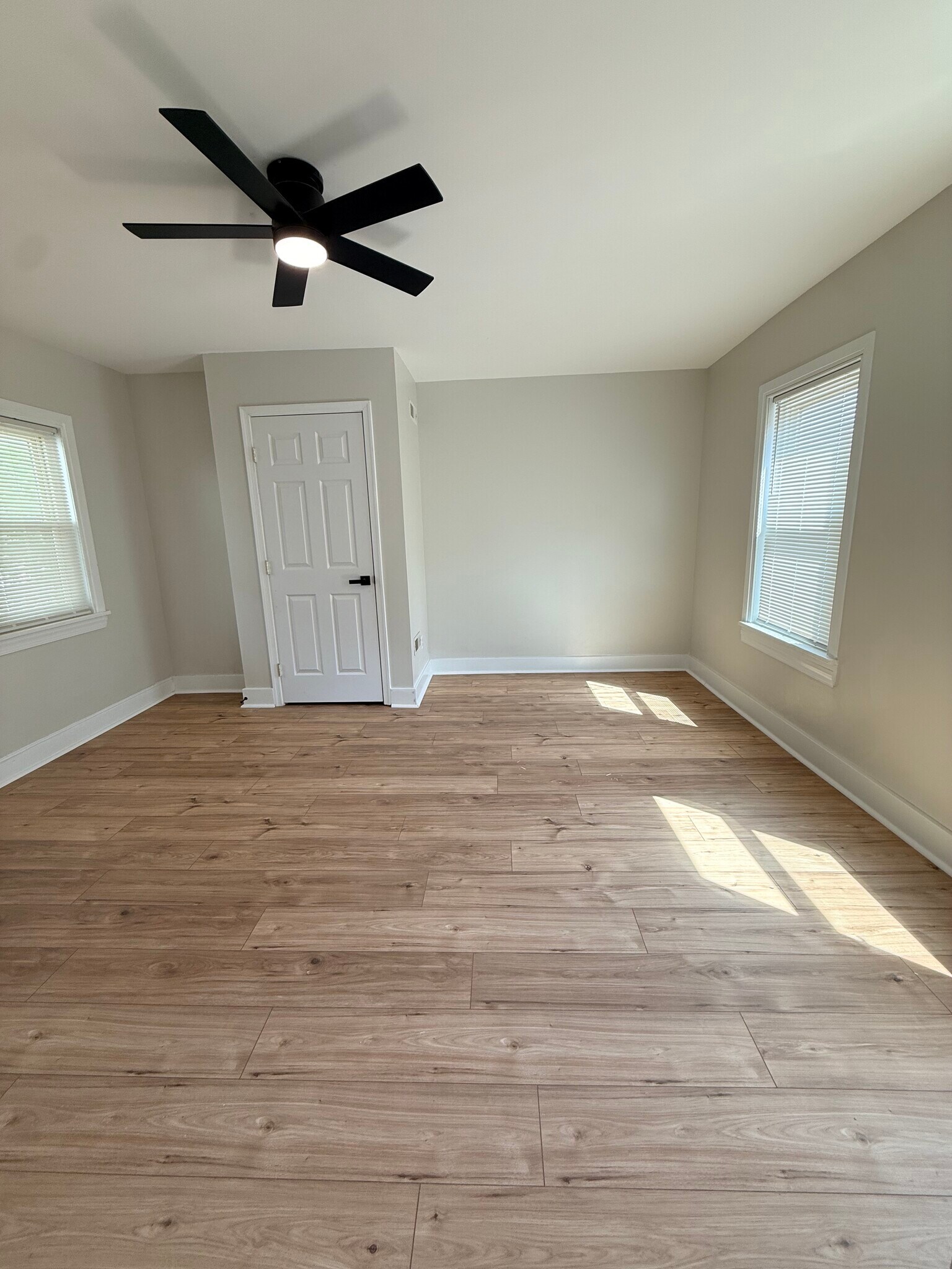 Building Photo - 1631 Mount Rose Ave