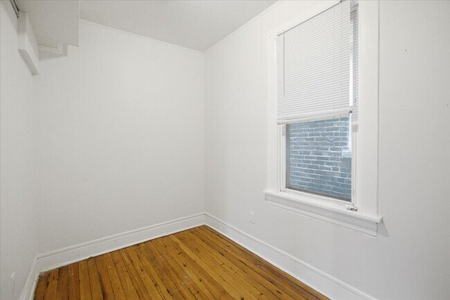 Building Photo - 1616 W Le Moyne St