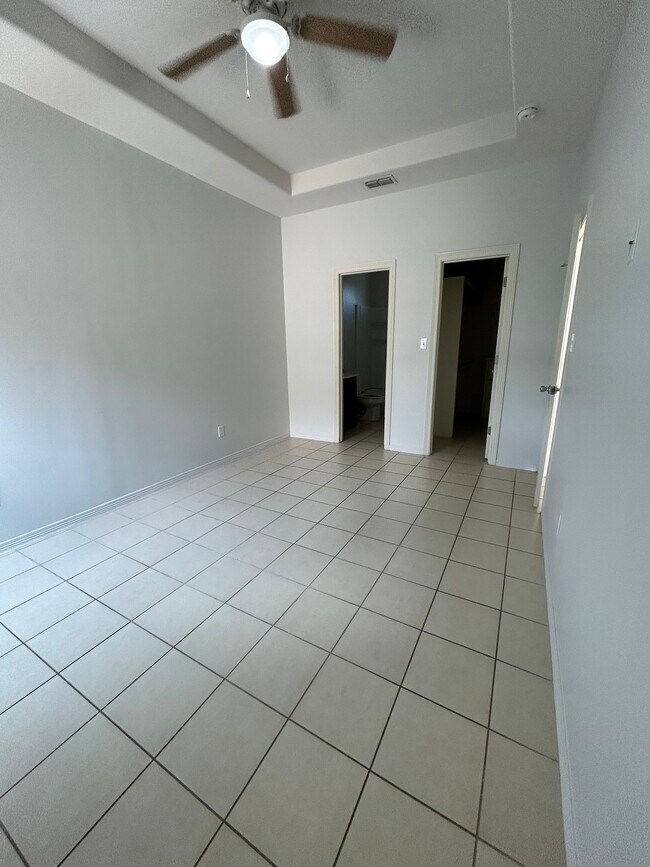 Building Photo - 3005 E Diamondhead Ave